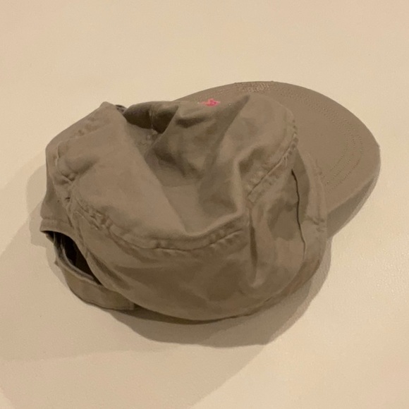 💰🚨CLEARANCE 🚨💰
Hat with a peace sign patch. - Picture 3 of 5